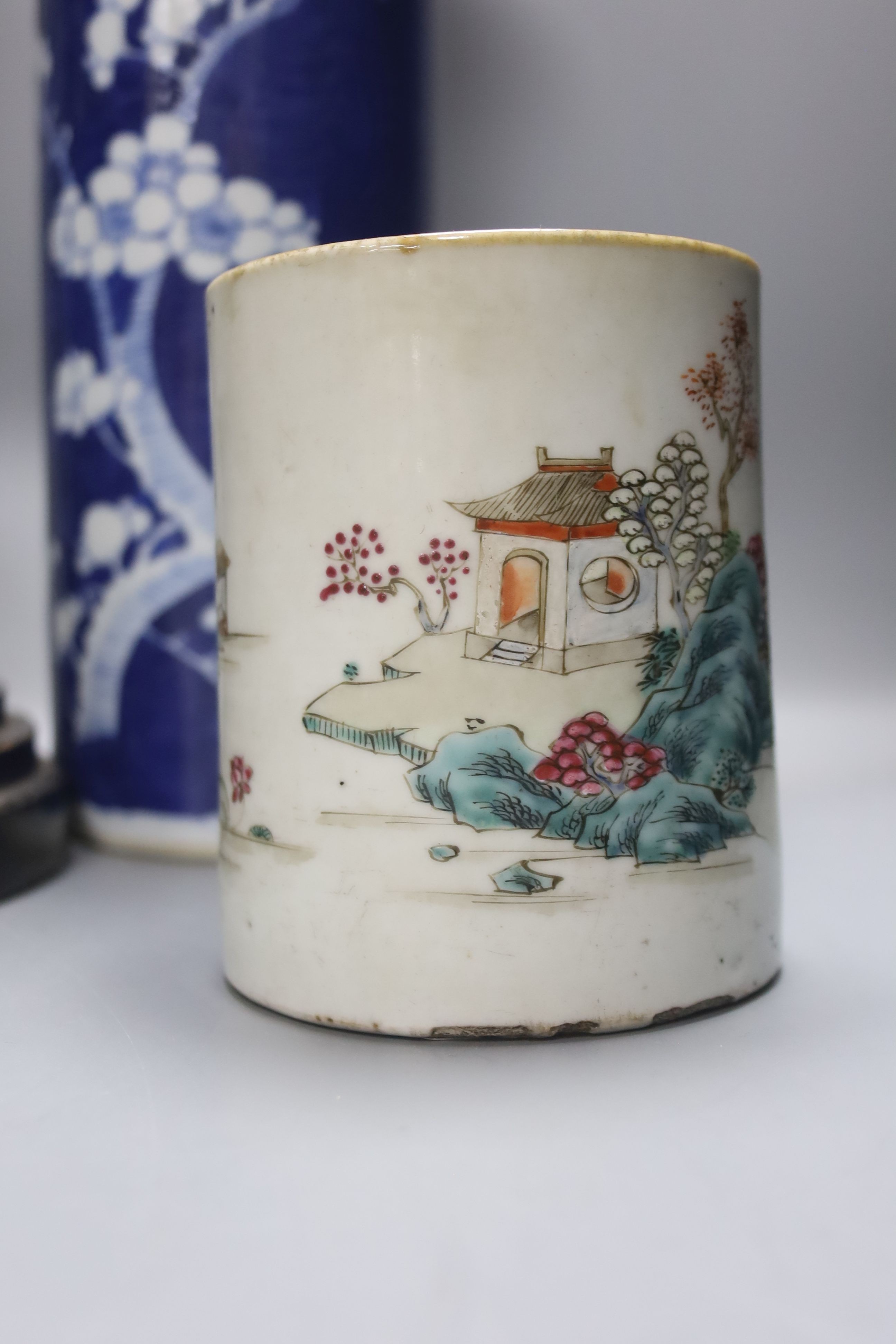 An 18th century Chinese famille rose mug, a Chinese Imari tea caddy and two Chinese blue and white sleeve vases 30cm (4)